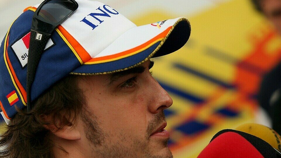 Fernando Alonso weiß, wie flexibel Verträge in der Formel 1 sind, Foto: Sutton