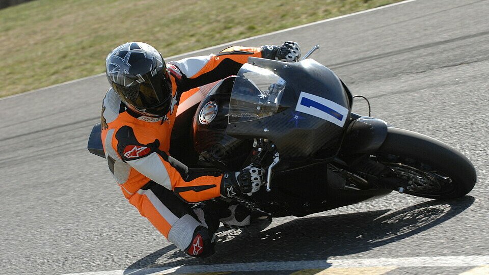 Michael Schumacher gefällt es anscheinend auf zwei Rädern, Foto: PanPhoto Michael Schumacher gefällt es anscheinend auf zwei Rädern, Foto: PanPhoto