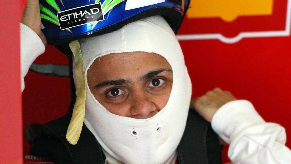 Felipe Massa streift sein zweites Gesicht über, Foto: Sutton