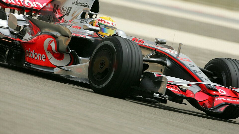 Hamilton fuhr in Bahrain mit defektem Bügelflügel., Foto: Sutton