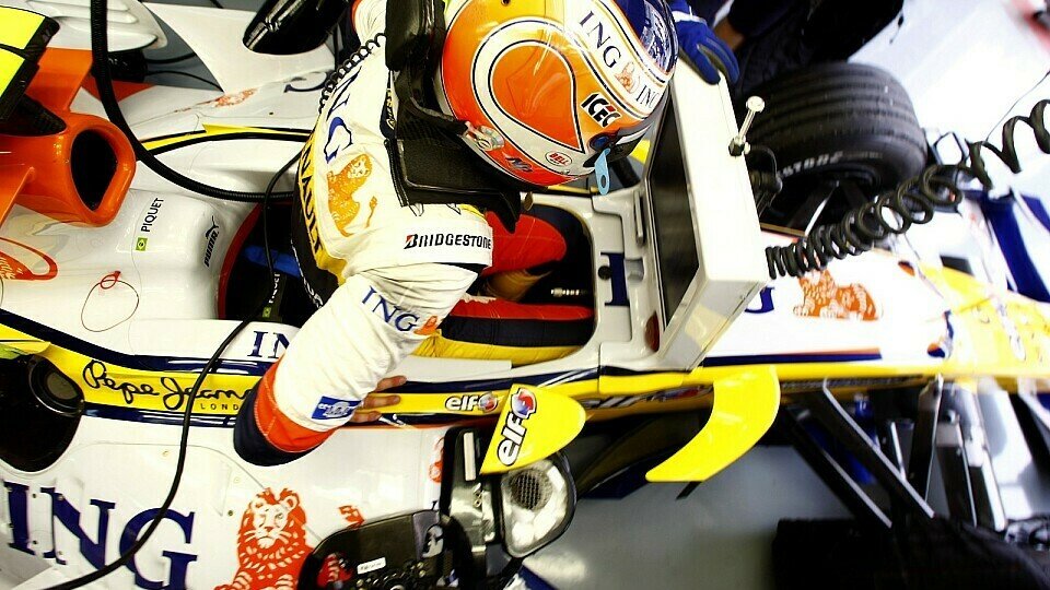Der Arbeitsplatz von Nelson Piquet Junior macht ihm zur Zeit viel Arbeit., Foto: RenaultF1