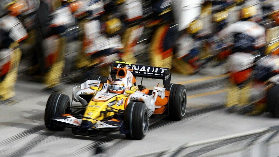 Bei Renault hat man auf dem Weg zurück an die Spitze alle Hände voll zu tun., Foto: RenaultF1
