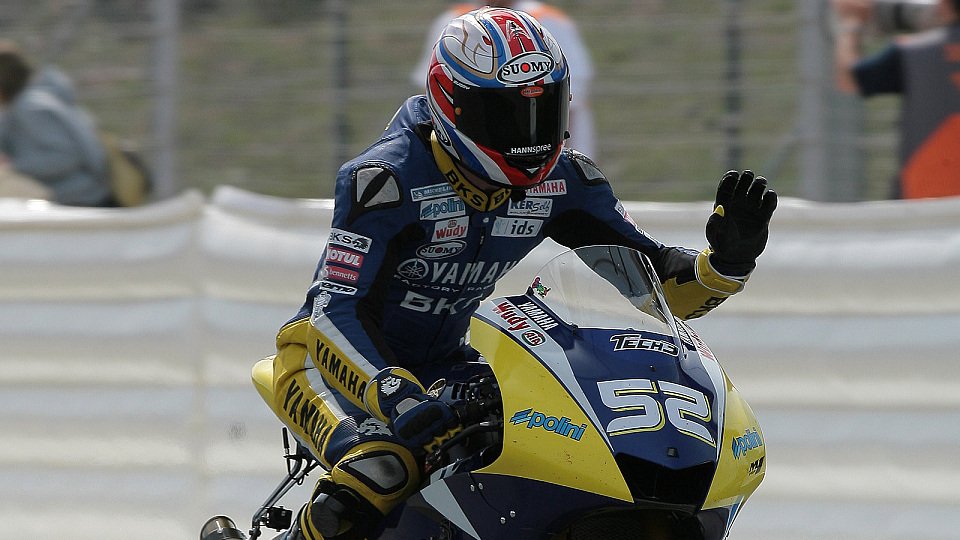 James Toseland wird auch 2009 bei Tech 3 fahren, Foto: Yamaha
