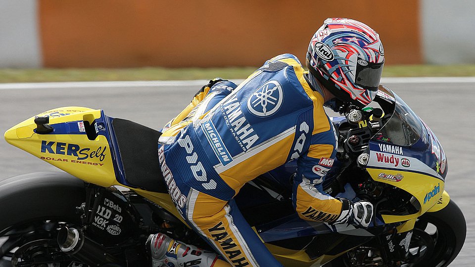 Colin Edwards sucht den Grip, Foto: Yamaha