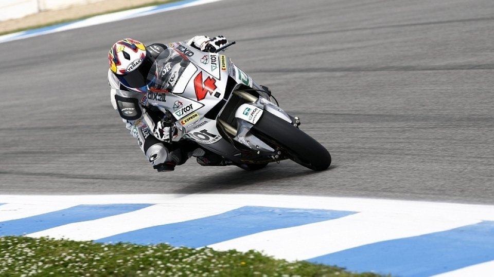 Andrea Dovizioso sah sich die neue Kupplung ganz genau an, Foto: Honda Andrea Dovizioso sah sich die neue Kupplung ganz genau an, Foto: Honda