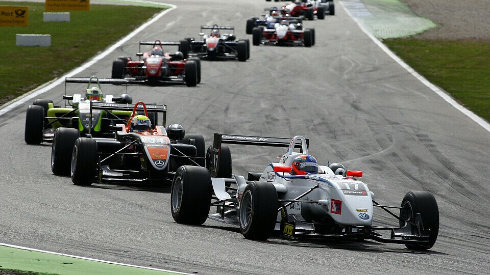 Im zweiten Rennen musste Maximilian in die Rückspiegel schauen, Foto: F3 EuroSeries Im zweiten Rennen musste Maximilian in die Rückspiegel schauen, Foto: F3 EuroSeries