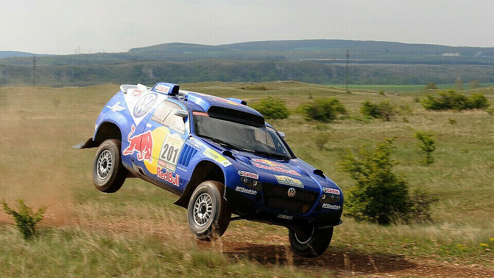 Sainz führt die Rallye an., Foto: VW Motorsport