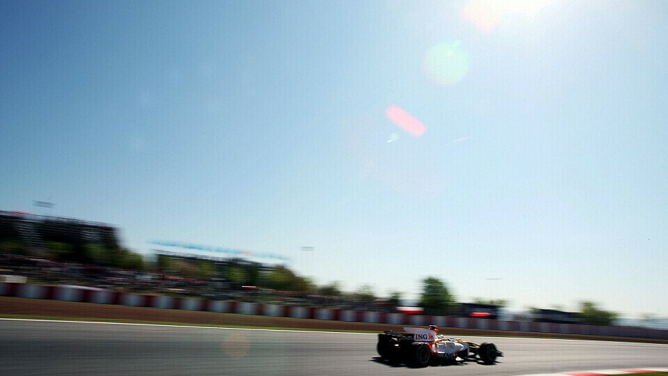Fernando Alonso wird sich gegen die McLaren behaupten wollen, Foto: Sutton