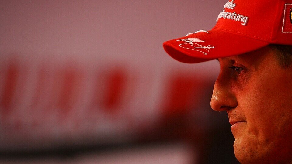 Michael Schumacher traf sein Team wieder., Foto: Sutton