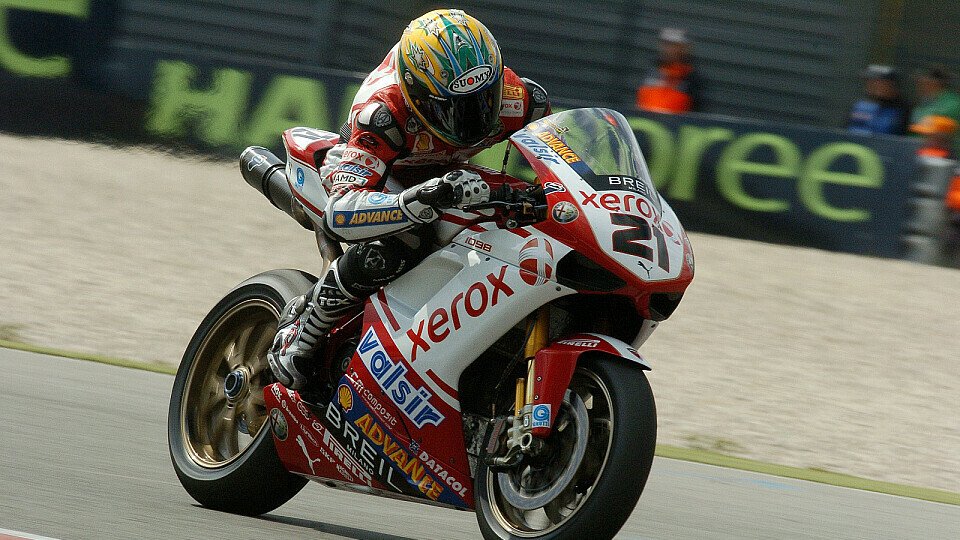 Troy Bayliss bestimmt das Geschehen, Foto: Ducati