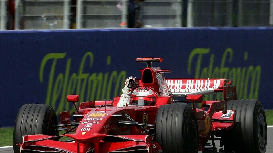 In Barcelona war die Welt für Kimi Räikkönen noch in Ordnung., Foto: Sutton
