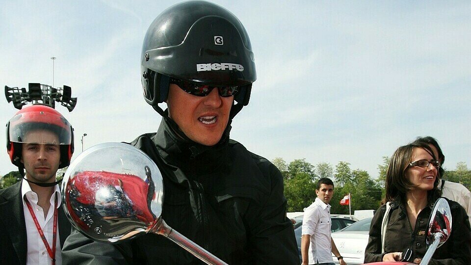 Michael Schimacher stieg wieder einmal auf ein Zweirad, Foto: Sutton Michael Schimacher stieg wieder einmal auf ein Zweirad, Foto: Sutton