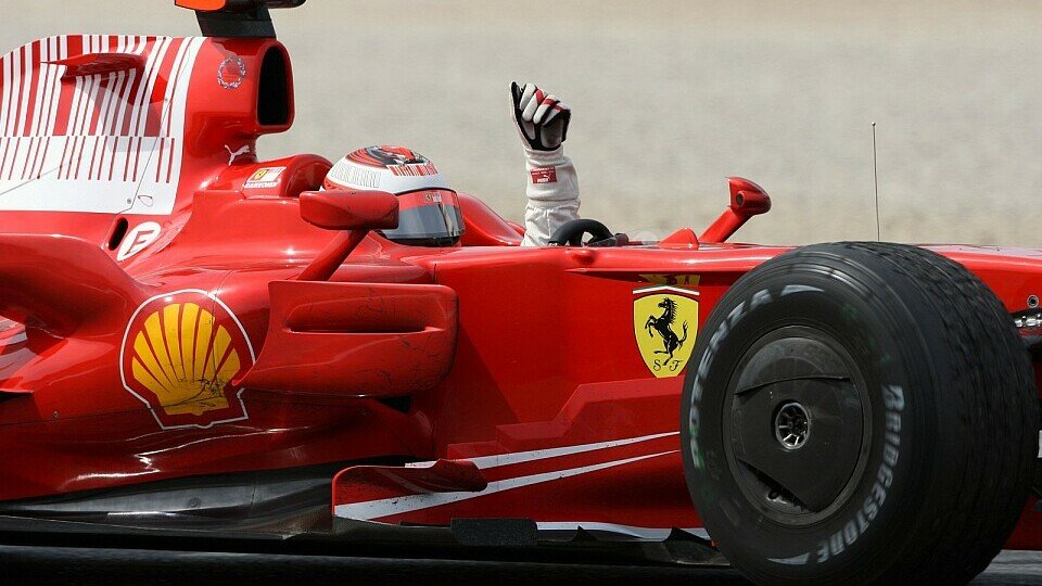 Von Kimi Räikkönen gab es für das Wochenende den Daumen nach oben, Foto: Sutton