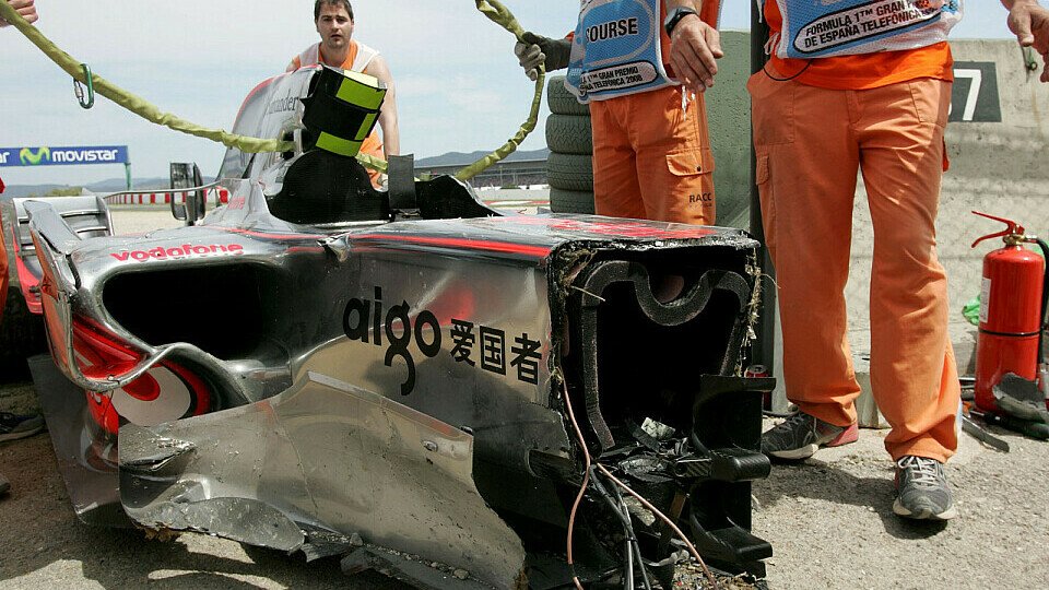 Der McLaren nahm großen Schaden., Foto: Sutton