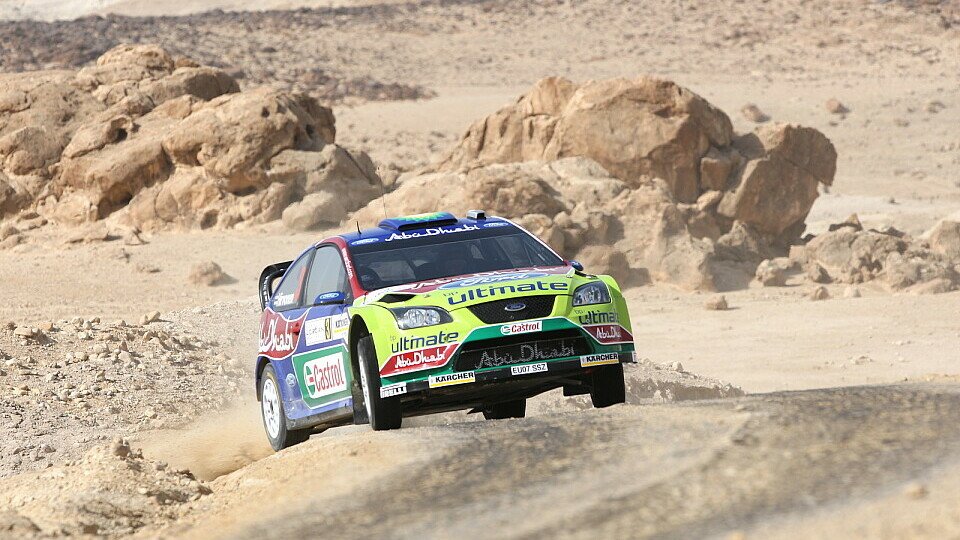 Beim Debüt 2008 fand Mikko Hirvonen den schnellsten Weg durch die Wüste., Foto: BP Ford
