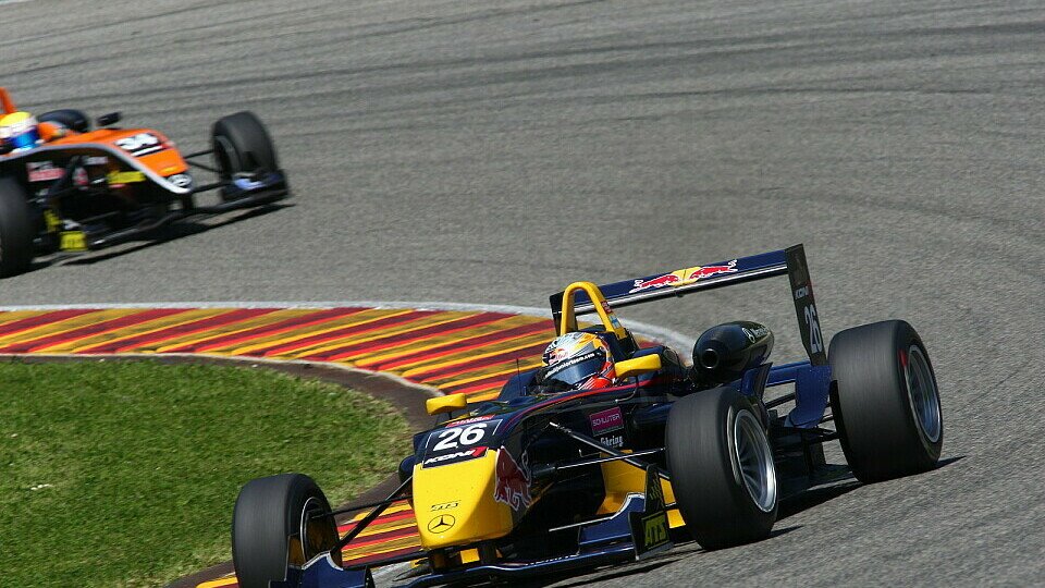 Mika Mäki durfte nach dem Rennen jubeln, Foto: F3 EuroSeries Mika Mäki durfte nach dem Rennen jubeln, Foto: F3 EuroSeries