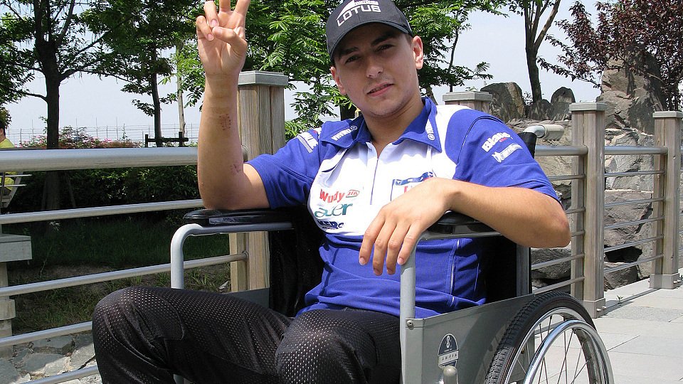 Nach seinem Unfall mussten Jorge Lorenzos Füße erst einmal ruhig gestellt werden, Foto: Fiat Yamaha