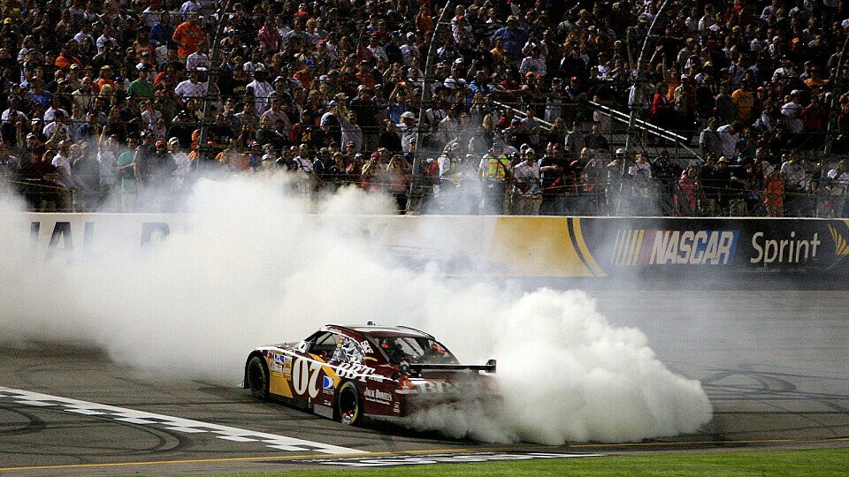 Bowyer feiert seinen Sieg standesgemäß., Foto: Getty Images for NASCAR