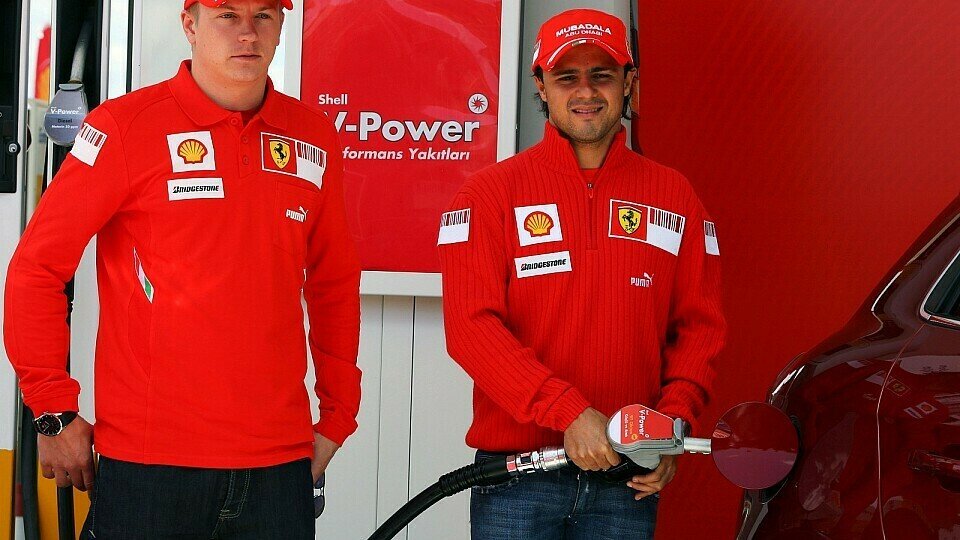 Massa und Räikkönen kämpfen um den Titel., Foto: Sutton