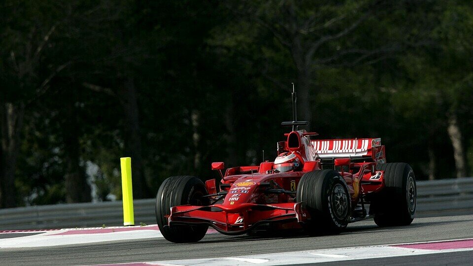 Kimi Räikkönen fuhr vorneweg, Foto: Bumstead/Sutton
