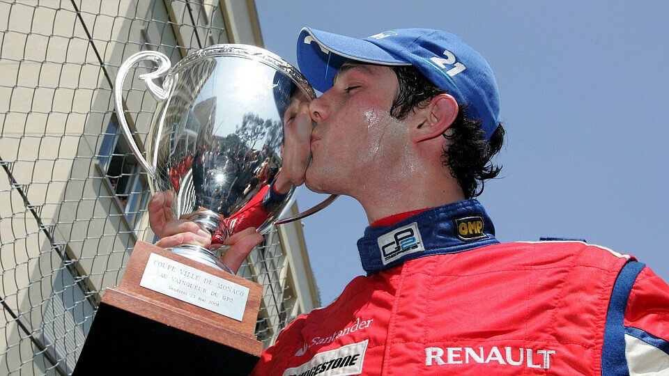 Bruno Senna mit einem besonderen Pokal, Foto: Sutton