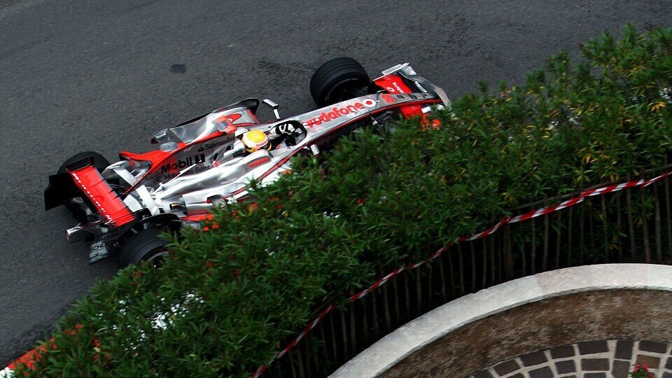 Lewis Hamilton ist von Ferrari überrascht., Foto: Sutton
