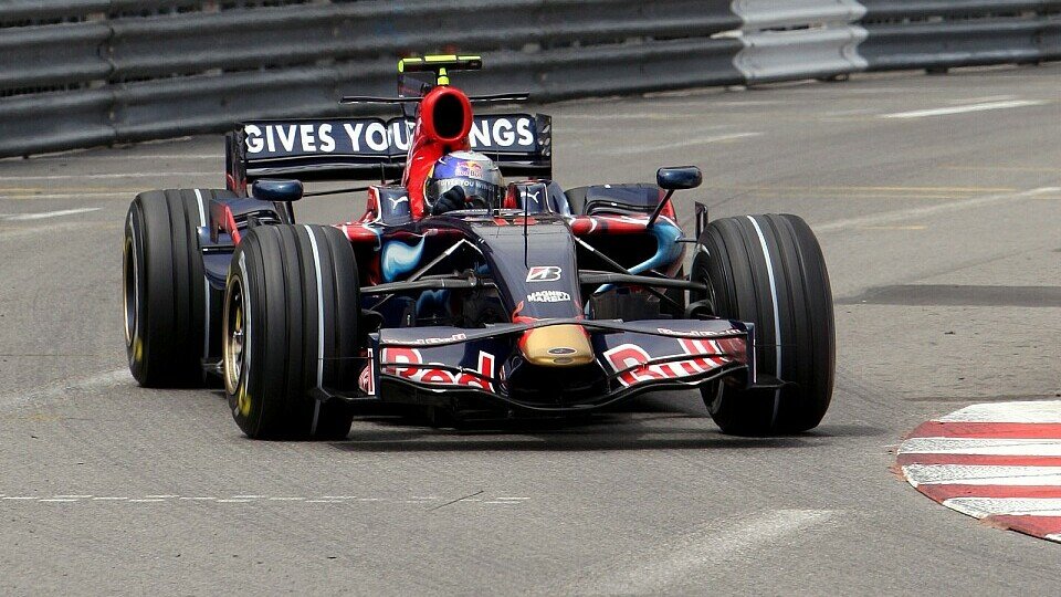 Vettel hält zum neuen Auto., Foto: Sutton