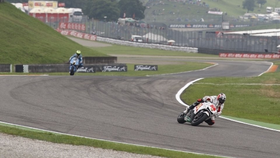 Shinya Nakano wollte weiter vorne angreifen, Foto: Honda