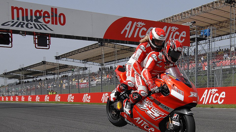 Randy Mamola chauffiert VIPs um die Strecken., Foto: Ducati