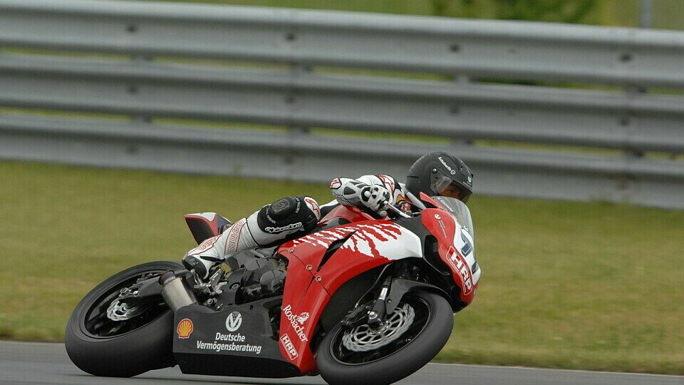 Michael Schumacher ist wieder auf dem Motorrad unterwegs., Foto: PanPhoto