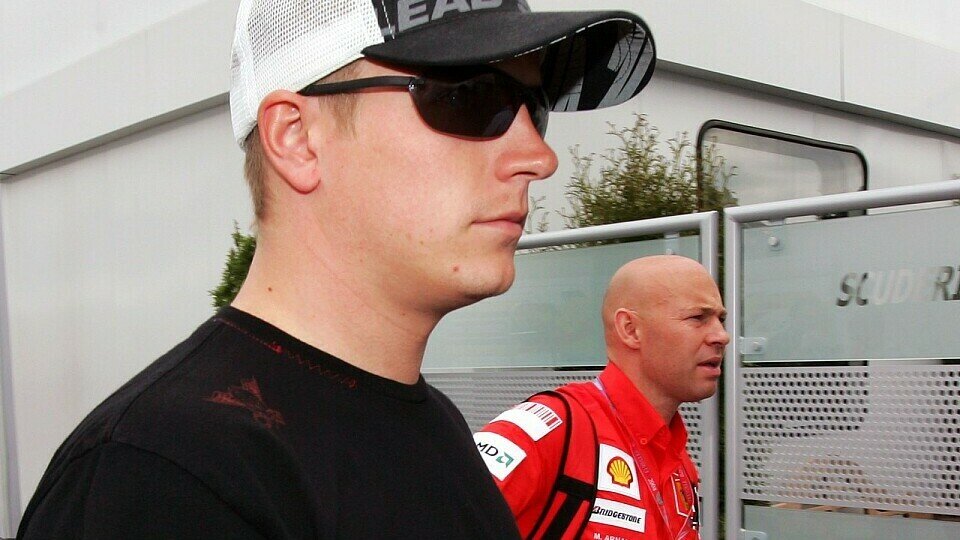 Berufliches und privates sind zwei voneinander unabhängige Dinge für Räikkönen..., Foto: Sutton