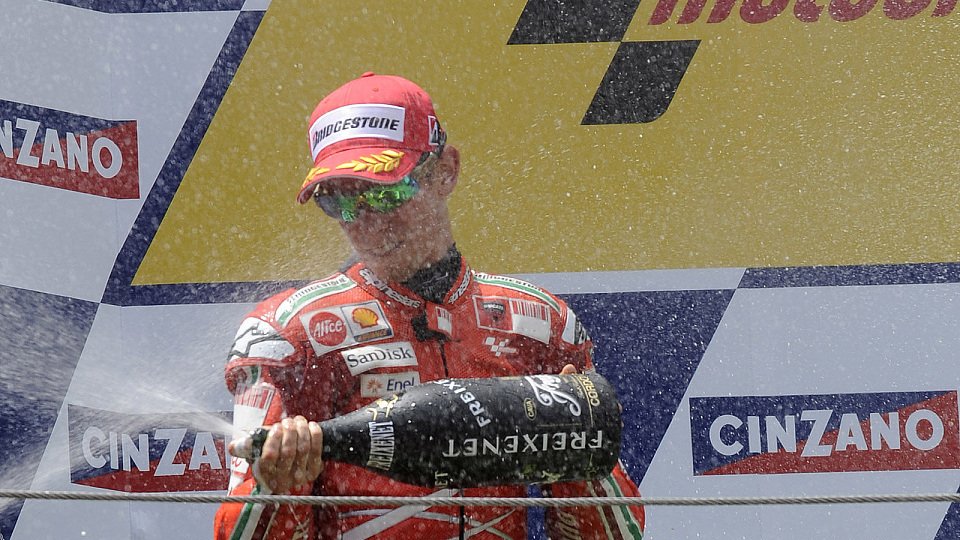 Casey Stoner durfte wieder Sieger-Champagner versprühen, Foto: Ducati