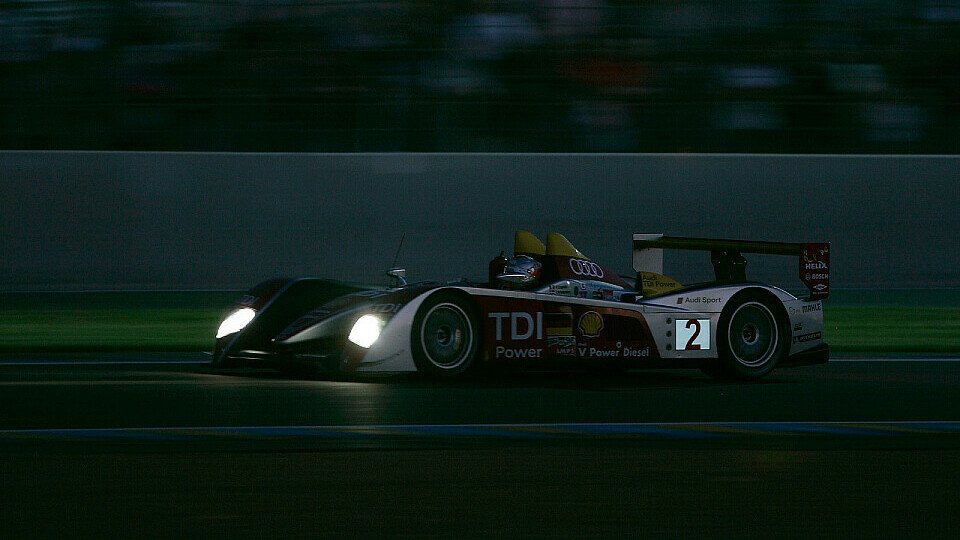 Der Audi Nummer 2 liegt weiter gut im Rennen, Foto: Audi Der Audi Nummer 2 liegt weiter gut im Rennen, Foto: Audi