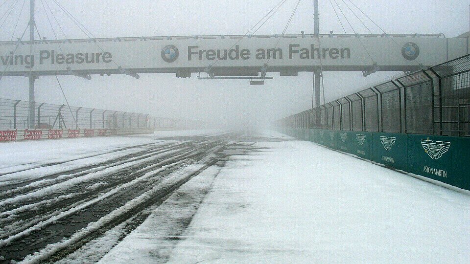 Der Nürburgring ist weiterhin im Schnee verschwunden, Foto: VLN