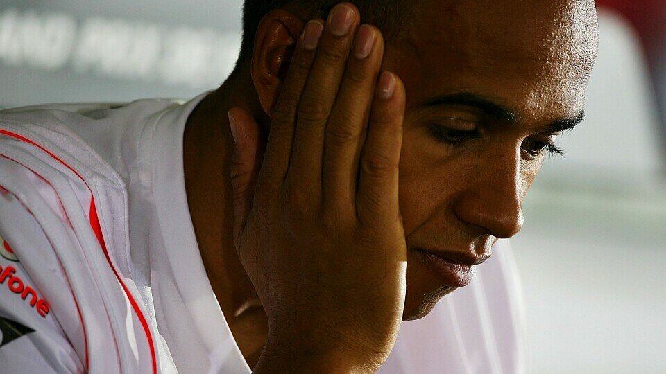 Nicht einmal Lewis Hamilton kann immer den Strahlemann spielen..., Foto: Sutton