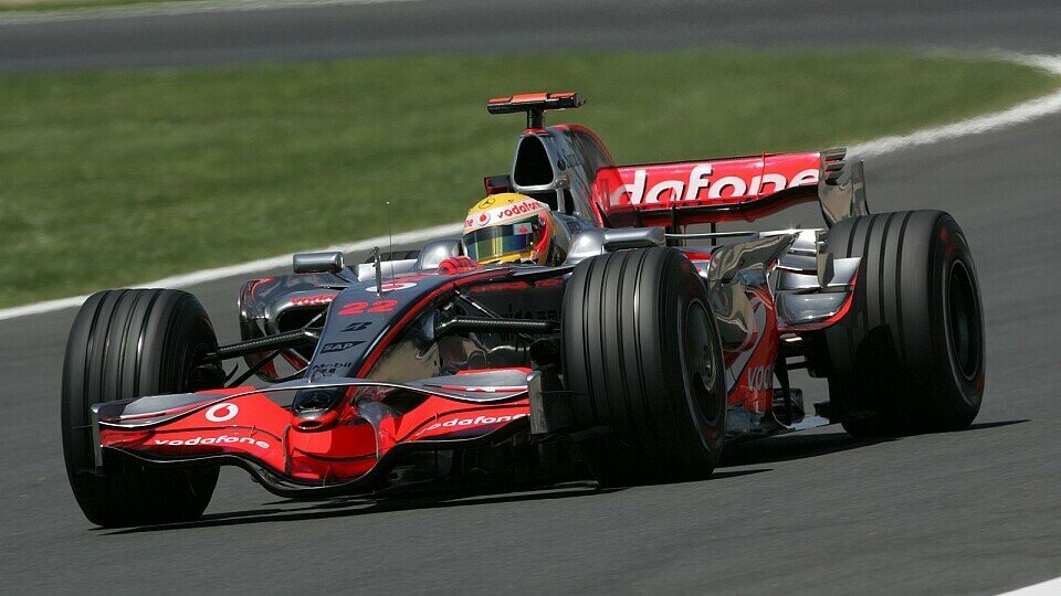 Lewis Hamilton fuhr die erste Bestzeit der Woche., Foto: Sutton