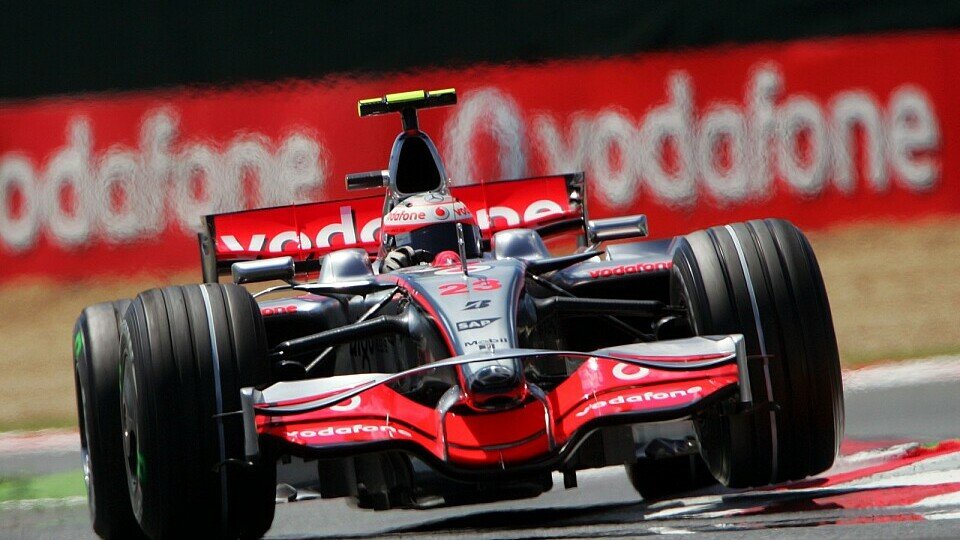 Heikki Kovalainen gab alles, um an Jarno Trulli vorbeizukommen., Foto: Sutton