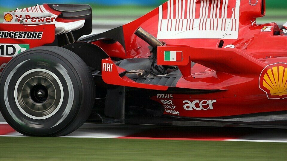Räikkönen entledigte sich seines Auspuffs., Foto: Sutton