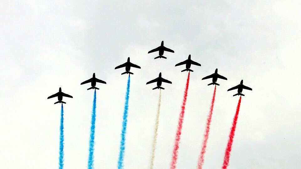 Wann darf die Fliegerstaffel der französischen Marine wieder die Tricolore in den Himmel über der F1-Startaufstellung brennen?, Foto: Sutton