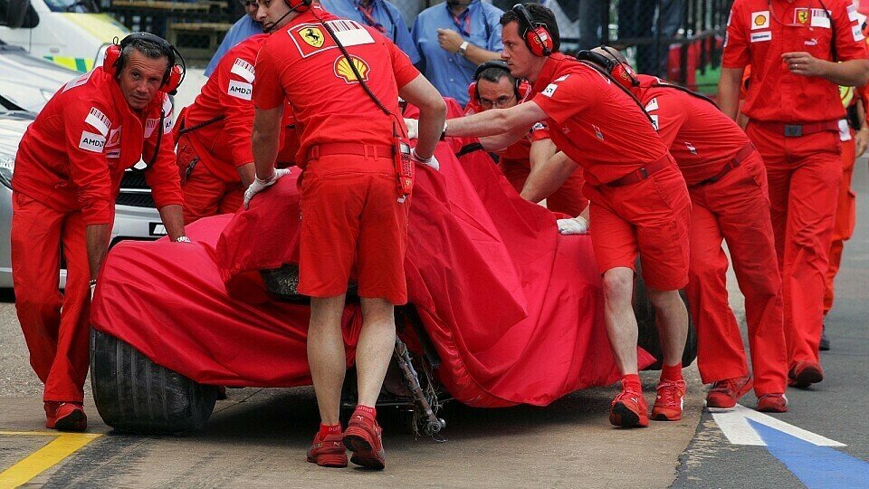 Felipe Massas Ferrari war einigermaßen mitgenommen, Foto: Sutton