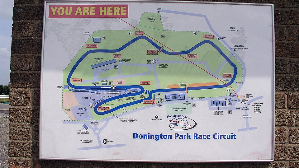 Donington Park ist nach altem Vorbild wieder aufgebaut, Foto: adrivo Sportpresse/Edeler