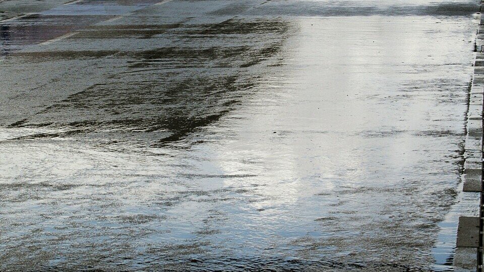 Strömender Regen in Monza., Foto: Sutton