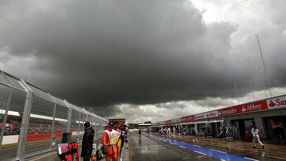 Eine solche Regenwolke müssen die Fans in diesem Jahr nicht fürchten, Foto: Sutton