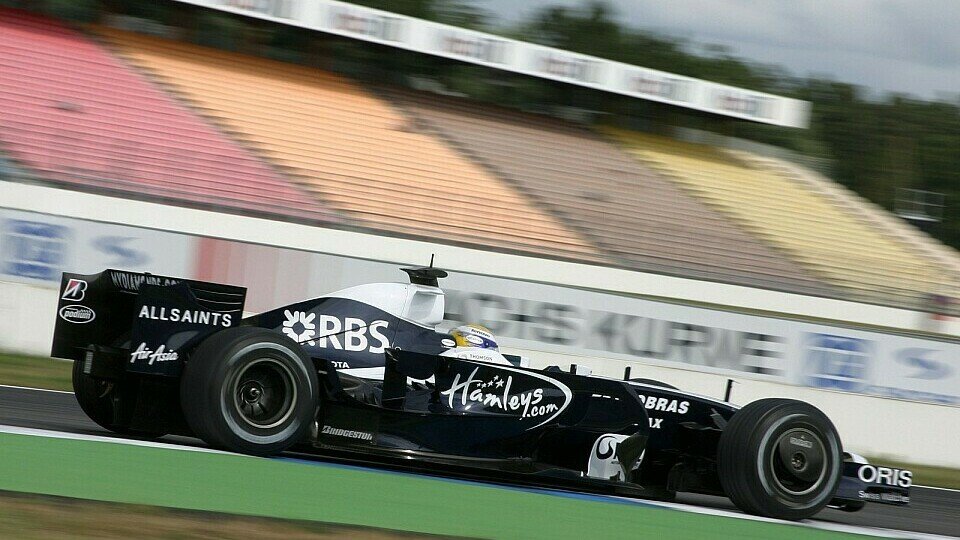 Nico Rosberg testet gerne in und um die Sachskurve herum., Foto: Rossbach/Sutton