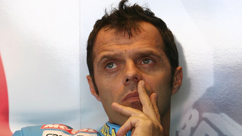 Loris Capirossi kämpfte mit seinem verletzten Arm, Foto: Rizla Suzuki Loris Capirossi kämpfte mit seinem verletzten Arm, Foto: Rizla Suzuki