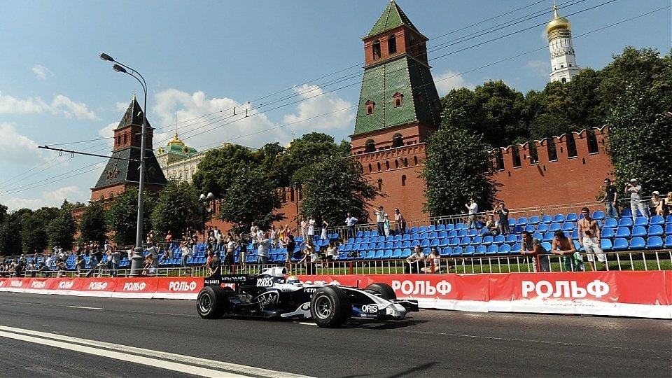 Nico Rosberg mitten in Moskau., Foto: Williams