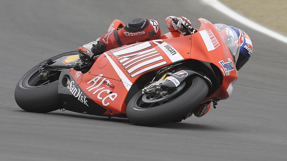 Casey Stoner erwischte einen guten Start, Foto: Ducati