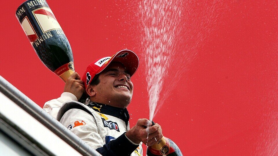 Piquet durfte erstmals F1-Champagner verspritzen., Foto: Sutton