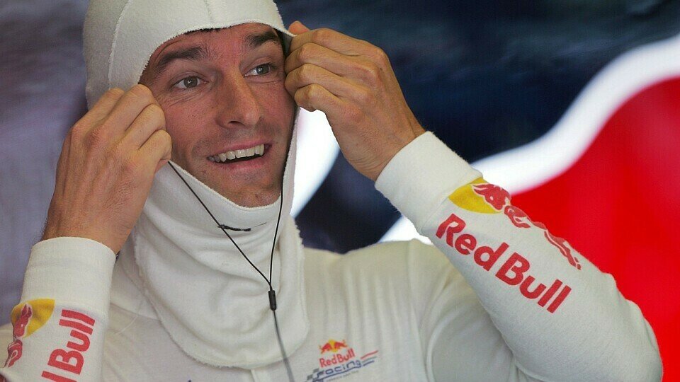 Mark Webber will schon im Februar seinen Rennoverall wieder überstreifen, Foto: Sutton