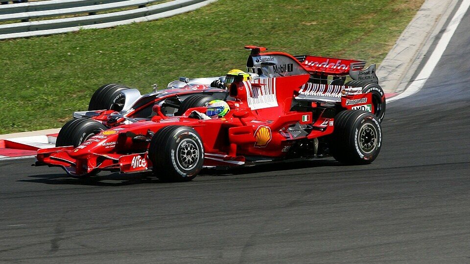 Felipe Massa schnappte Hamilton die Führung weg., Foto: Sutton